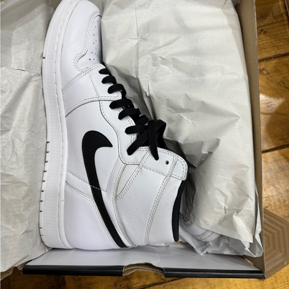 Men's Nike Air Jordan Retro 1 White High-Top